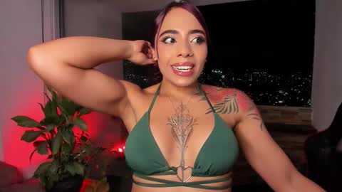 Snapshot of emilyfitness8 chatting on October 13, 4:03 am emily online show from October 13, 4:03 am