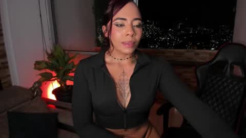 Snapshot of emilyfitness8 chatting on February 19, 3:39 am emily online show from February 19, 3:39 am