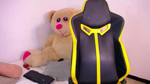emilygoddess_ online show from October 18, 12:09 pm