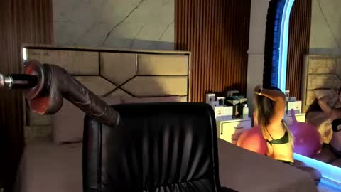 Snapshot of emilyhendrix_ chatting on September 25, 7:54 pm Emily Hendrix online show from September 25, 7:54 pm