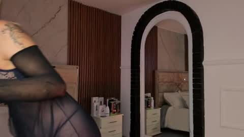 Snapshot of emilyhendrix_ chatting on February 14, 8:21 am Emily Hendrix online show from February 14, 8:21 am