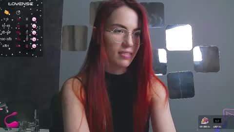 Snapshot of emilykents chatting on February 21, 5:24 am EmilyKents online show from February 21, 5:24 am