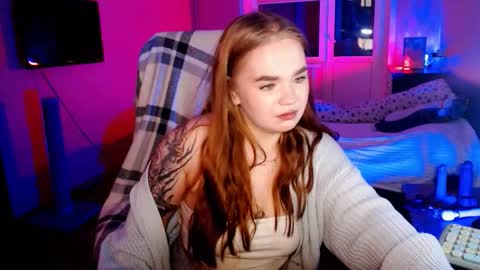 Snapshot of emilyrisse chatting on October 14, 3:59 pm Emily Emi online show from October 14, 3:59 pm
