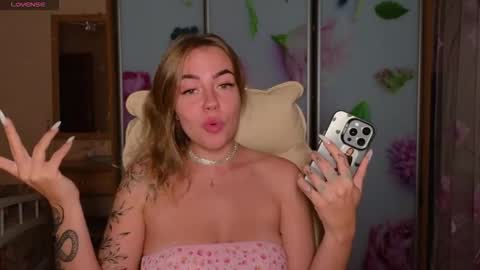 Emily Robbie online show from October 24, 5:47 pm