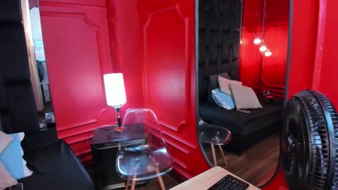 Snapshot of emilythyson chatting on September 29, 12:15 pm Emily Thyson online show from September 29, 12:15 pm