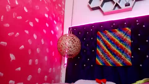 Snapshot of emilytssweet chatting on February 19, 4:00 pm Emily online show from February 19, 4:00 pm