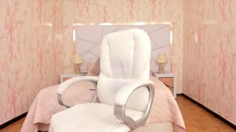 Emily  2200 - 600GMT-5 online show from October 27, 10:32 pm