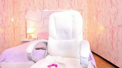 Emily  2200 - 600GMT-5 online show from May 31, 2:10 am