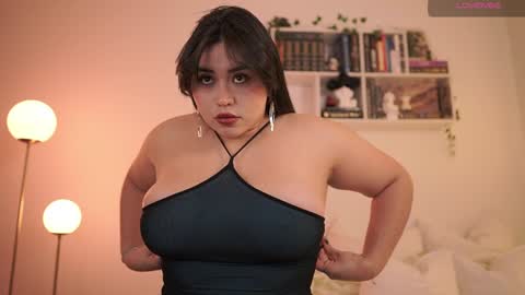 Snapshot of emilyxrose_ chatting on January 11, 6:12 pm IG thickemmsss online show from January 11, 6:12 pm