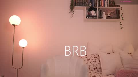 Snapshot of emilyxrose_ chatting on February 19, 8:31 pm IG thickemmsss online show from February 19, 8:31 pm