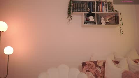 Snapshot of emilyxrose_ chatting on February 7, 8:20 pm IG thickemmsss online show from February 7, 8:20 pm