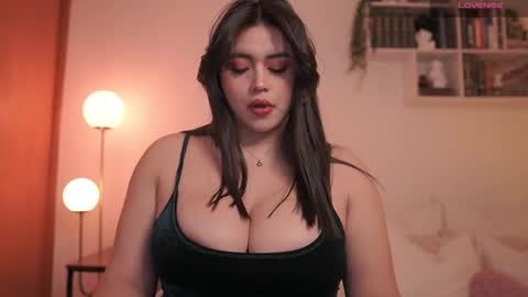 Snapshot of emilyxrose_ chatting on March 6, 6:05 pm IG thickemmsss online show from March 6, 6:05 pm