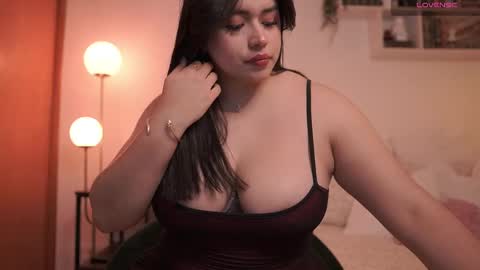 Snapshot of emilyxrose_ chatting on March 7, 5:38 pm IG thickemmsss online show from March 7, 5:38 pm