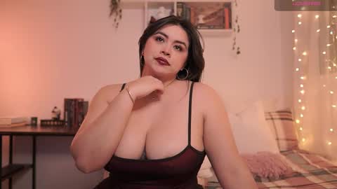 Snapshot of emilyxrose_ chatting on February 27, 9:04 pm IG thickemmsss online show from February 27, 9:04 pm