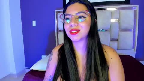 emilyy_cooperr online show from February 9, 12:09 pm