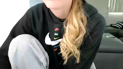 Snapshot of emilyy_miller chatting on October 19, 3:49 pm emilly online show from October 19, 3:49 pm