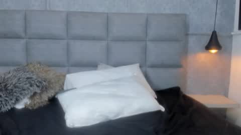 emilyy_r online show from March 27, 7:15 pm