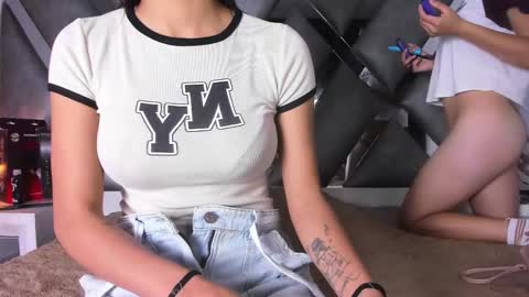 Snapshot of emma__js_ chatting on March 5, 12:33 pm emma__js_ online show from March 5, 12:33 pm