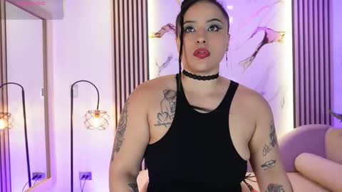 emma__walkerr_ online show from March 5, 7:12 pm