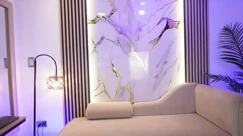 emma__walkerr_ online show from March 30, 7:03 pm