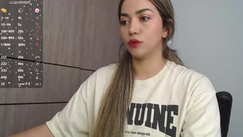 Snapshot of emma_aaa chatting on December 1, 4:32 pm Rocio online show from December 1, 4:32 pm