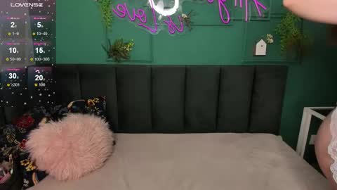 emma_adorablle online show from September 30, 2:11 am