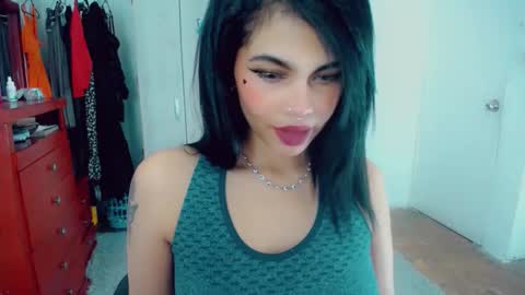 Snapshot of emma_diva chatting on October 24, 1:17 am emma online show from October 24, 1:17 am