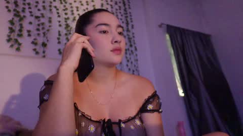Snapshot of emma_johnson_ chatting on October 1, 2:43 am emma_johnson_ online show from October 1, 2:43 am