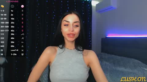 Snapshot of emma_jordan chatting on February 17, 3:44 pm Emma online show from February 17, 3:44 pm
