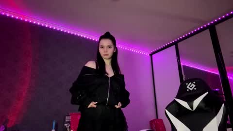 Veya online show from March 6, 8:57 am