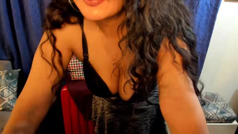 Snapshot of emma_luxy chatting on February 5, 8:43 am emma luxy online show from February 5, 8:43 am