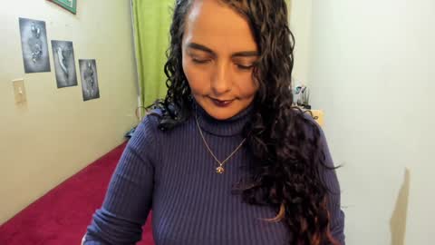 Snapshot of emma_luxy chatting on December 29, 5:53 am emma luxy online show from December 29, 5:53 am