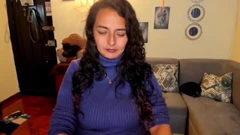 Snapshot of emma_luxy chatting on March 4, 1:12 am emma luxy online show from March 4, 1:12 am