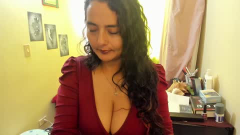 Snapshot of emma_luxy chatting on December 21, 1:10 pm emma luxy online show from December 21, 1:10 pm