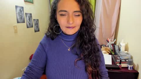 Snapshot of emma_luxy chatting on December 20, 7:01 am emma luxy online show from December 20, 7:01 am