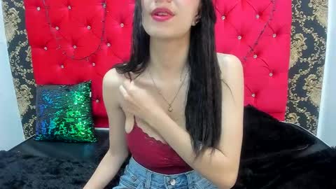 Snapshot of emma_miller69_ chatting on October 16, 1:11 pm Emma online show from October 16, 1:11 pm