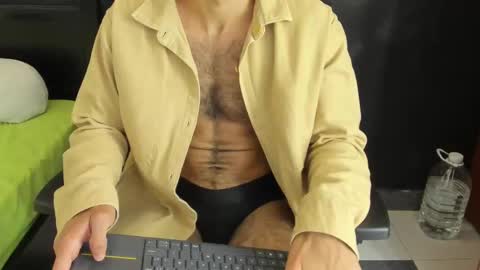 Snapshot of emma_muscle_ chatting on March 7, 9:59 pm emma online show from March 7, 9:59 pm