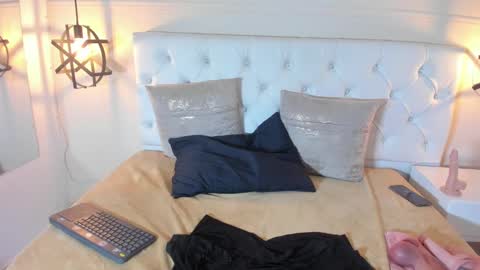 Snapshot of emma_payton chatting on February 7, 2:37 pm Emma online show from February 7, 2:37 pm