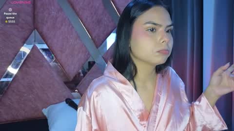 EMMA REVEES  online show from April 8, 4:48 am