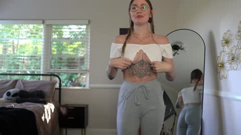 Emma Ruby online show from October 23, 4:52 pm