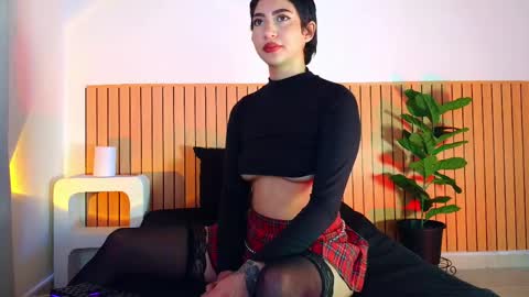 Emma web online show from June 4, 6:58 pm
