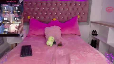 Snapshot of emma_wilder chatting on February 7, 8:53 pm neko online show from February 7, 8:53 pm