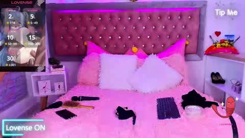 Snapshot of emma_wilder chatting on March 12, 12:42 am neko online show from March 12, 12:42 am