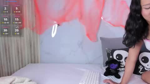 Snapshot of emmaclark_1 chatting on October 17, 8:13 pm emmaclark_1 online show from October 17, 8:13 pm
