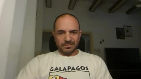 Snapshot of emmagold123 chatting on October 3, 4:10 am Ariel online show from October 3, 4:10 am