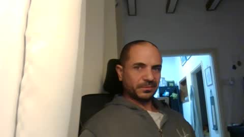 Snapshot of emmagold123 chatting on December 27, 4:32 pm Ariel online show from December 27, 4:32 pm