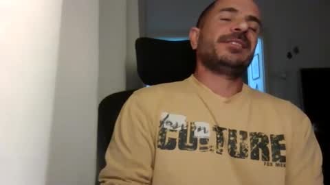 Snapshot of emmagold123 chatting on December 13, 3:21 pm Ariel online show from December 13, 3:21 pm