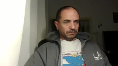 Snapshot of emmagold123 chatting on March 12, 3:24 am Ariel online show from March 12, 3:24 am