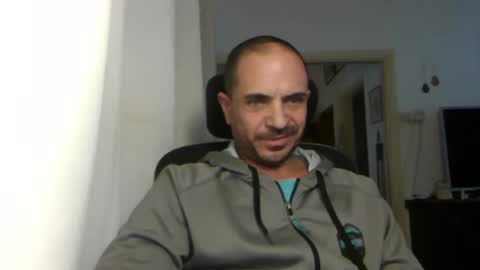 Snapshot of emmagold123 chatting on December 27, 12:23 pm Ariel online show from December 27, 12:23 pm