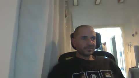 Snapshot of emmagold123 chatting on February 18, 8:25 pm Ariel online show from February 18, 8:25 pm